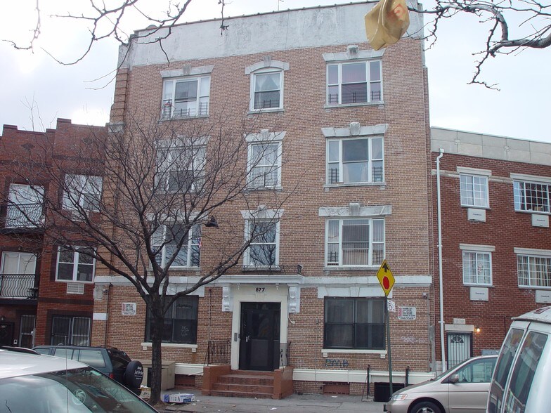 877 Intervale Ave, Bronx, NY à vendre - Photo principale – Image 1 sur 3