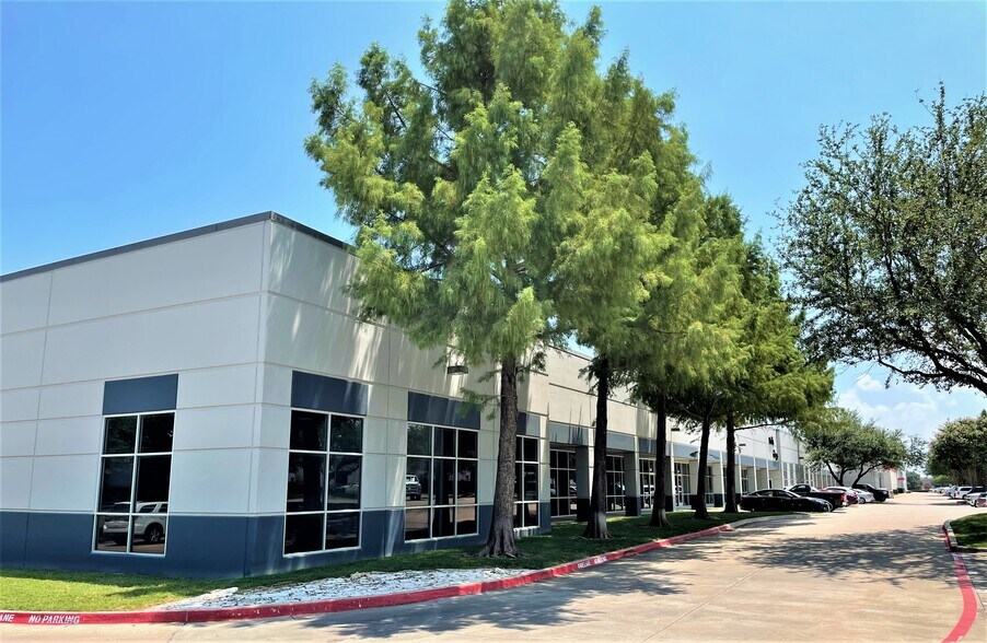 1200 Placid Ave, Plano, TX à louer - Photo de l’immeuble – Image 1 sur 3