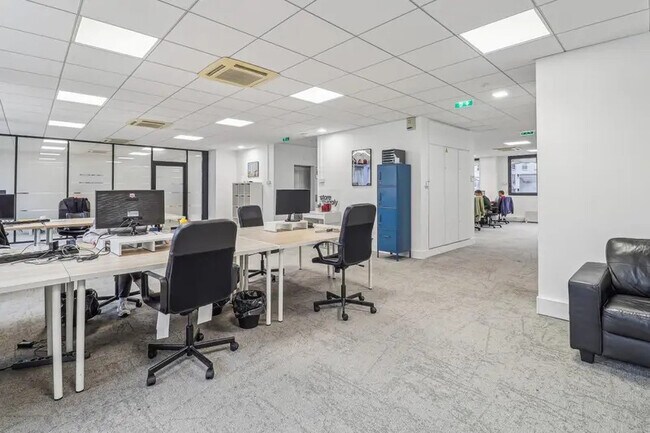Plus de détails pour 39 Rue Anatole France, Levallois-Perret - Bureau à louer