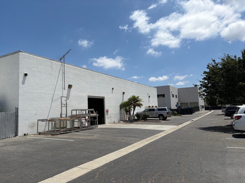 5450 Tech Cr, Moorpark, CA à louer - Photo de l’immeuble – Image 3 sur 4