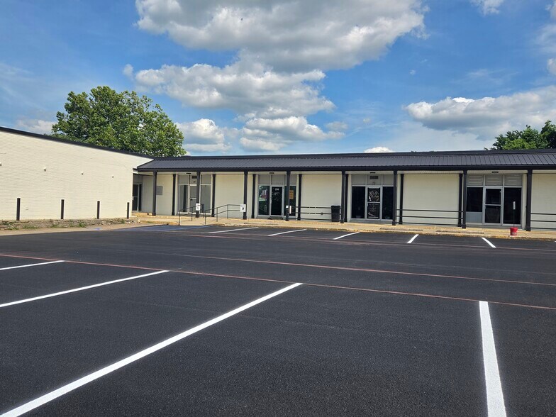 1412 N Broadway, Lexington, KY à louer - Photo de l’immeuble – Image 1 sur 4