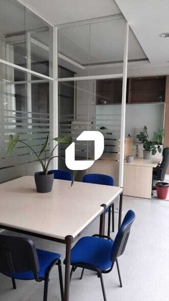 Bureau dans Colombes à vendre - Photo de l’immeuble – Image 3 sur 12