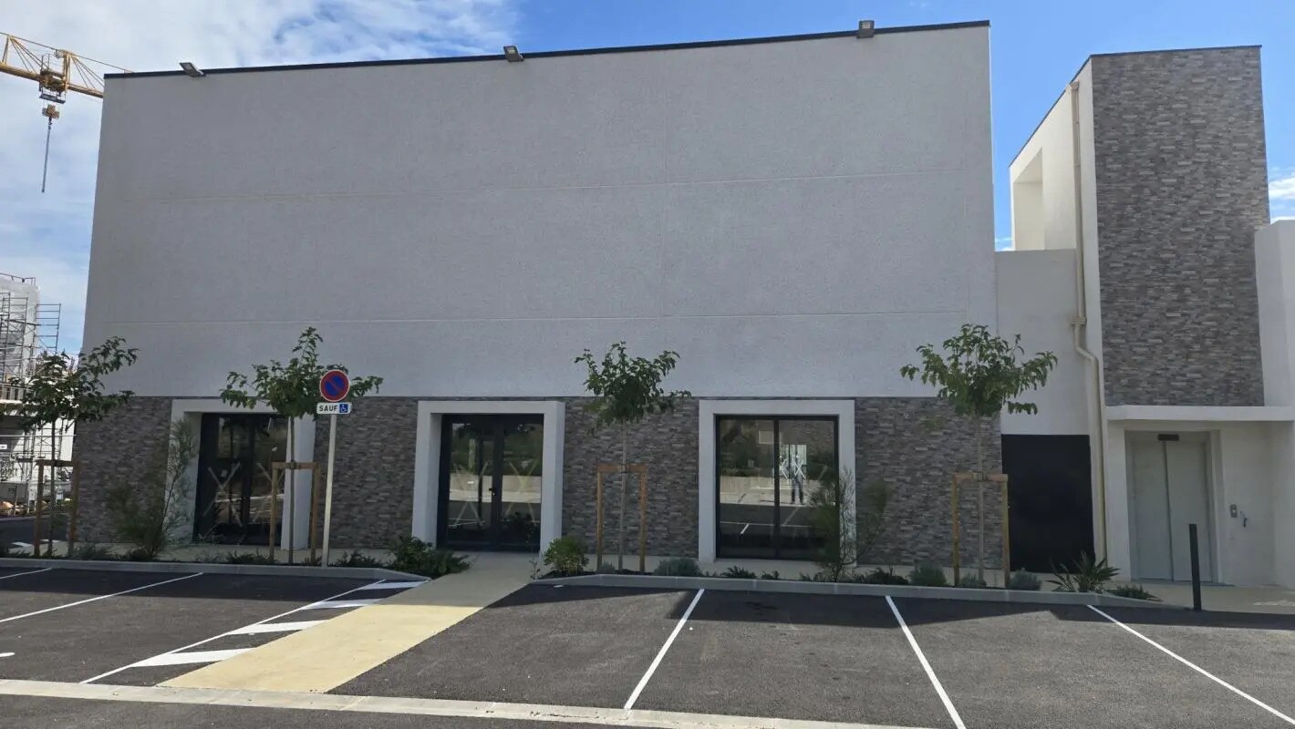 Local commercial dans Cuers à vendre Photo de l’immeuble– Image 1 sur 5