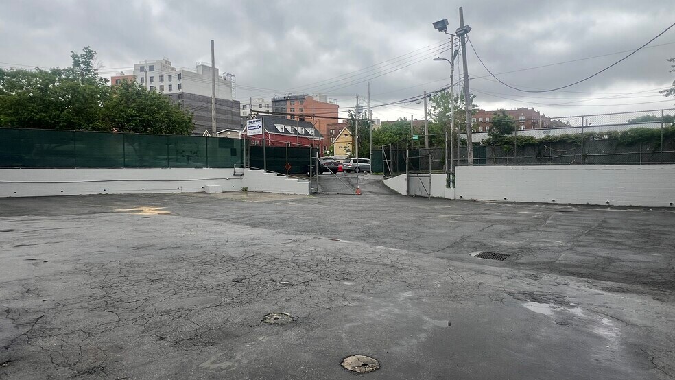 396 Morris Park Ave, Bronx, NY à louer - Photo de l’immeuble – Image 3 sur 11