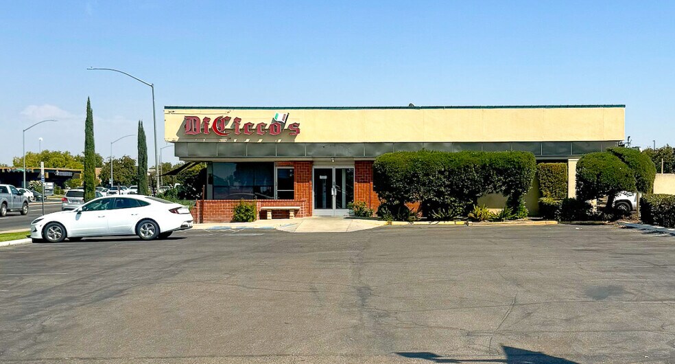 2221-2261 W Shaw Ave, Fresno, CA à vendre - Photo de l’immeuble – Image 2 sur 10