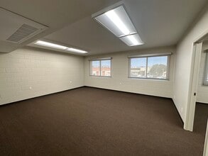 1818 Industrial Rd, Las Vegas, NV à louer Photo intérieure– Image 1 sur 8