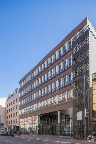 16 Rue Henri Barbusse, Clichy à louer - Photo de l’immeuble – Image 2 sur 4