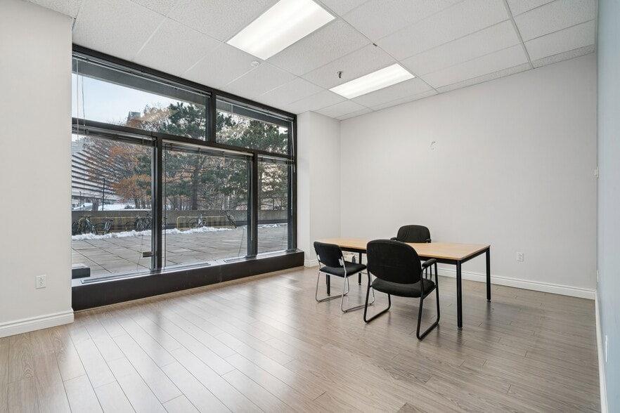 5199 Rue Sherbrooke E, Montréal, QC à louer - Photo intérieure – Image 2 sur 18