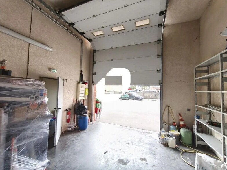 Local d’activités dans Neuilly-sur-Marne à louer - Photo de l’immeuble – Image 2 sur 3