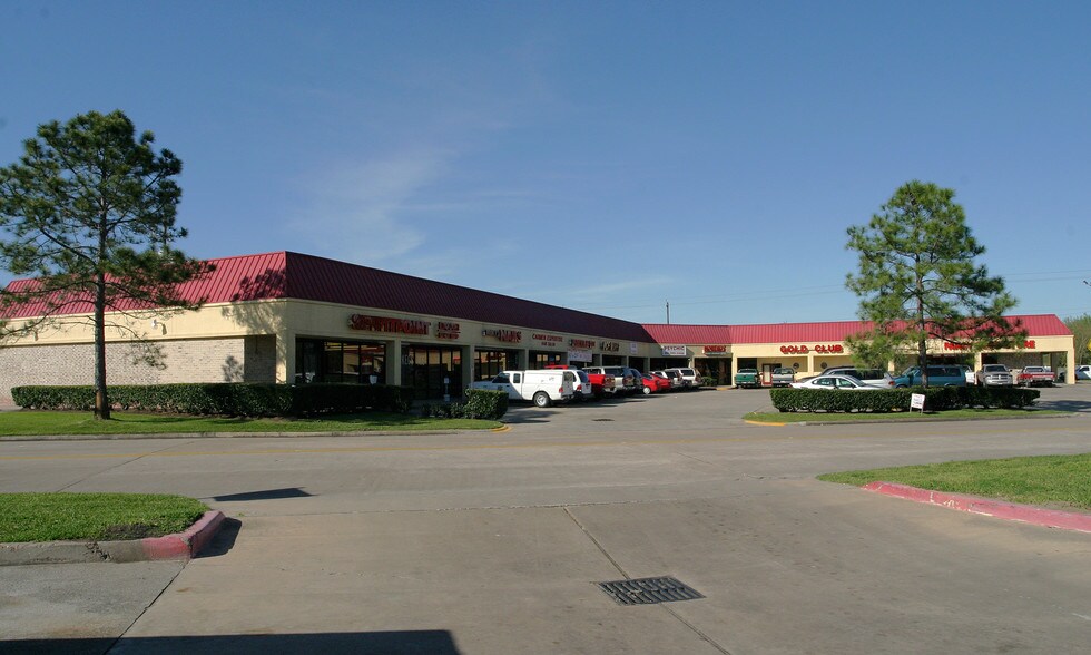 2525 W Bay Area Blvd, Friendswood, TX à louer - Photo de l’immeuble – Image 2 sur 11