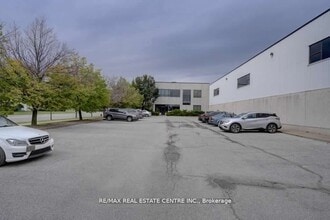 6811 Edwards Blvd, Mississauga, ON à louer Photo de l’immeuble– Image 2 sur 13