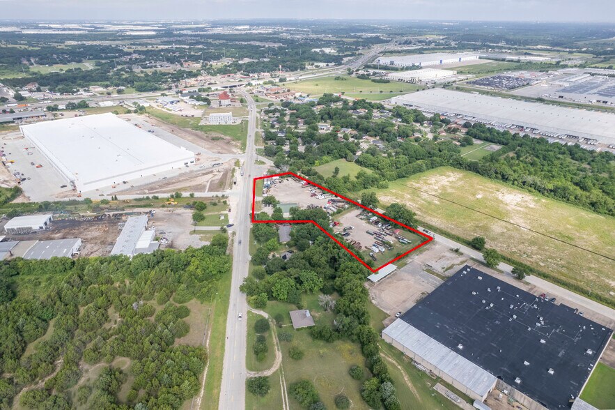 200 Nichols Dr, Hutchins, TX à louer - Photo de l’immeuble – Image 2 sur 5