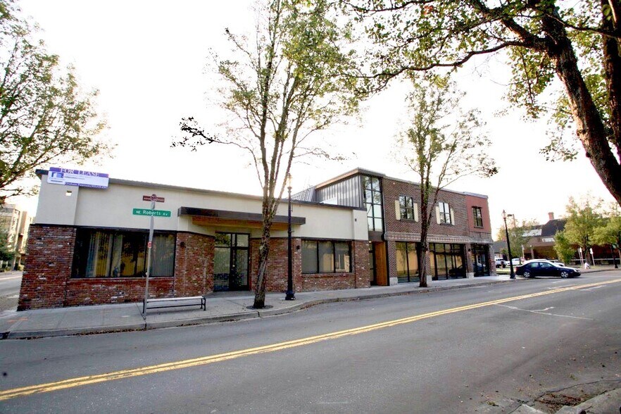 222-238 NE Roberts Ave, Gresham, OR à louer - Photo de l’immeuble – Image 1 sur 7