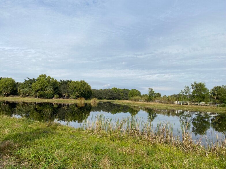 17755 FOX TRAIL LN - West Palm Beach, Loxahatchee, FL à vendre - Photo de l’immeuble – Image 2 sur 4