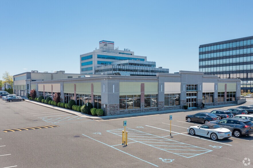 623 Stewart Ave, Garden City, NY à louer - Photo de l’immeuble – Image 1 sur 10