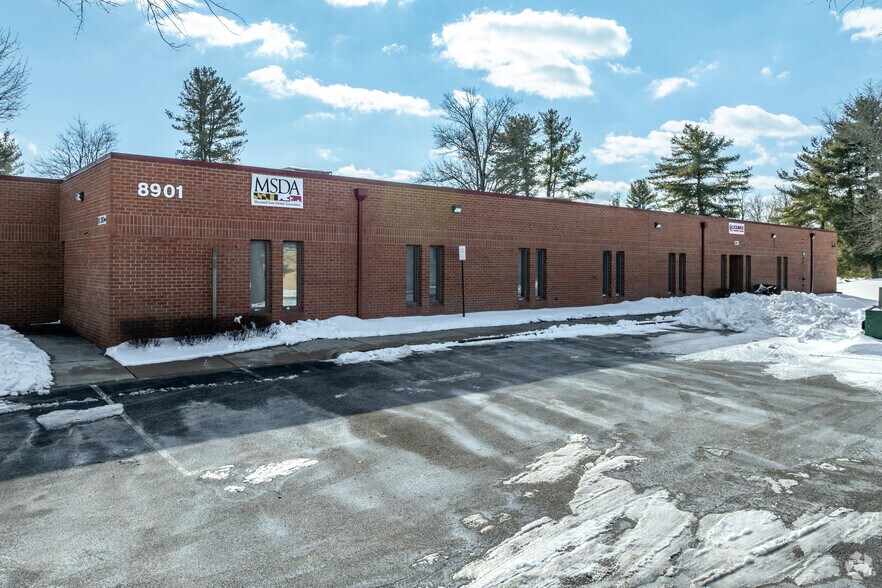 8901 Herrmann Dr, Columbia, MD à vendre - Photo de l’immeuble – Image 2 sur 4