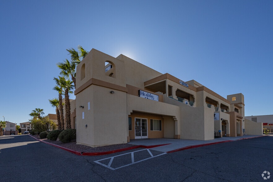 2575 S Cimarron Rd, Las Vegas, NV à vendre - Photo principale – Image 1 sur 23