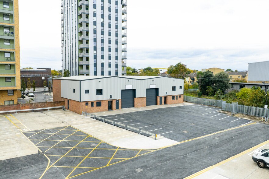 Langhedge Ln, Londres à louer - Photo de l’immeuble – Image 1 sur 124