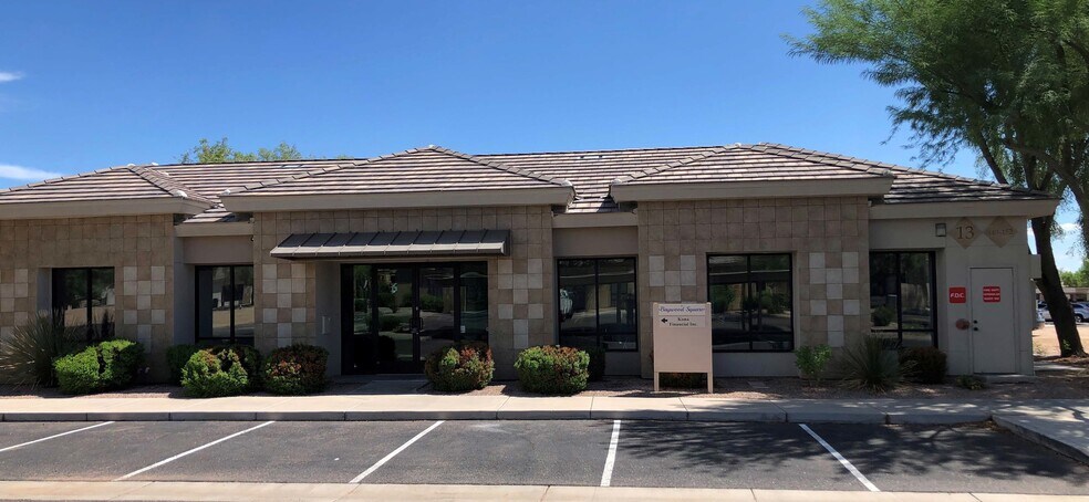 7165 E University Dr, Mesa, AZ à louer - Photo principale – Image 1 sur 5