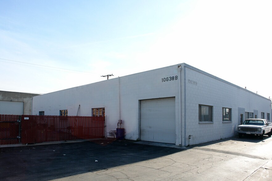 10638 Painter Ave, Santa Fe Springs, CA à louer - Photo de l’immeuble – Image 2 sur 11