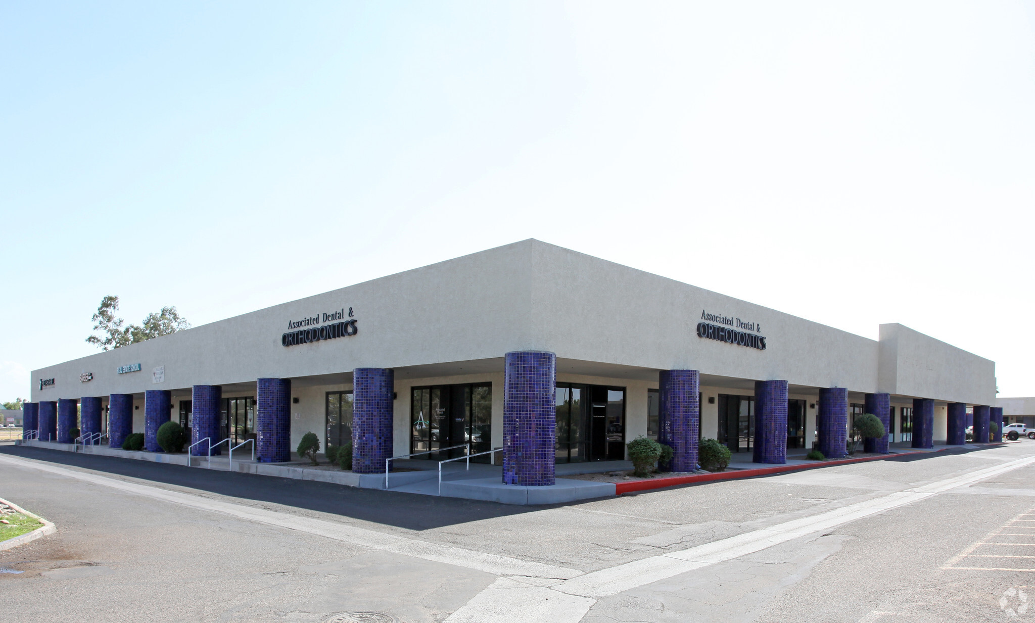 5905-5951 W Bell Rd, Glendale, AZ à louer Photo de l’immeuble– Image 1 sur 7