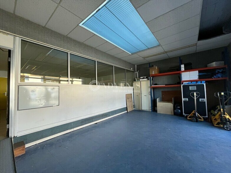 Local d'activités dans Voisins Le Bretonneux à vendre - Photo intérieure – Image 2 sur 6