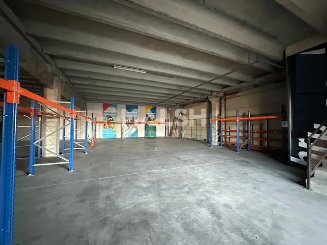 Plus de détails pour Local d'activités à louer