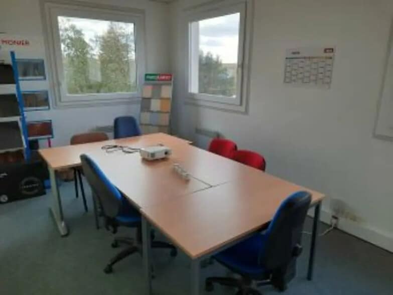 Bureau dans Compiègne à louer - Photo de l’immeuble – Image 2 sur 6