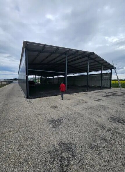 Local commercial dans Vaux-en-Bugey à louer - Photo de l’immeuble – Image 3 sur 4