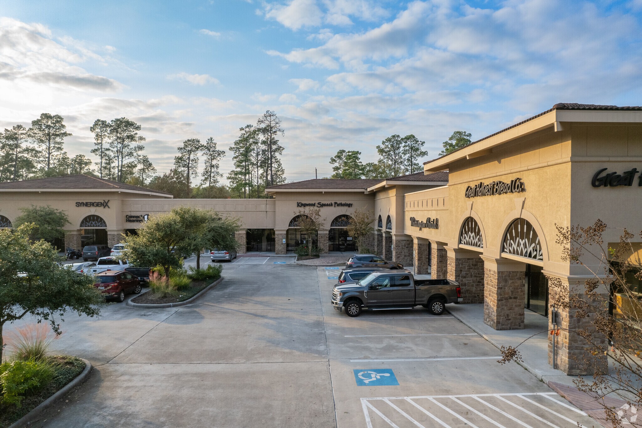 2665 Royal Forest Dr, Kingwood, TX à louer Photo de l’immeuble– Image 1 sur 8