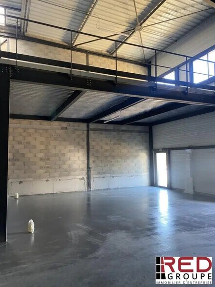 Industriel/Logistique dans Signes à vendre - Photo de l’immeuble – Image 3 sur 5