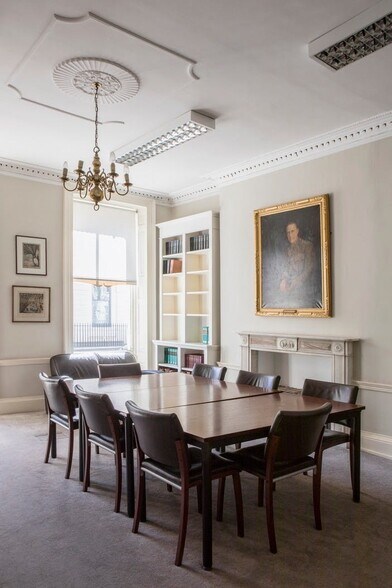 18 Bloomsbury Sq, Londres à louer - Photo de l’immeuble – Image 1 sur 20