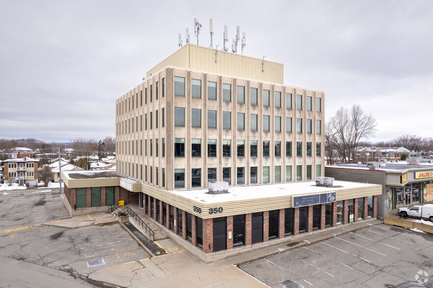 350 Boul Arthur-Sauvé, St-Eustache, QC à louer - Photo principale – Image 1 sur 5