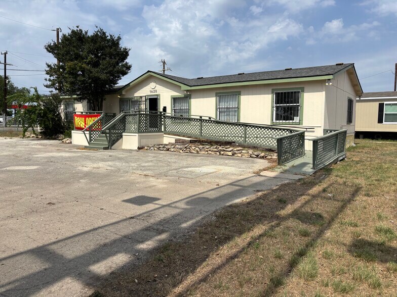 1620 SE Loop 410, San Antonio, TX à louer - Photo de l’immeuble – Image 3 sur 13