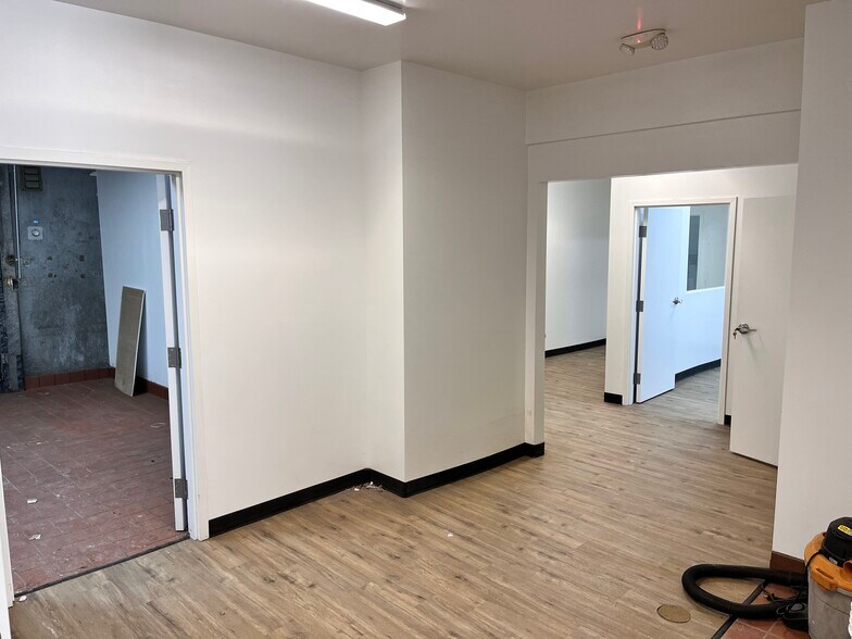 1710 E 12th St, Oakland, CA à vendre - Photo intérieure – Image 2 sur 16