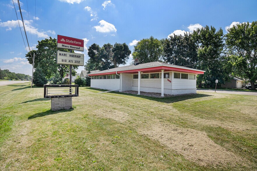5204 Davison Rd, Burton, MI à vendre - Photo principale – Image 1 sur 17