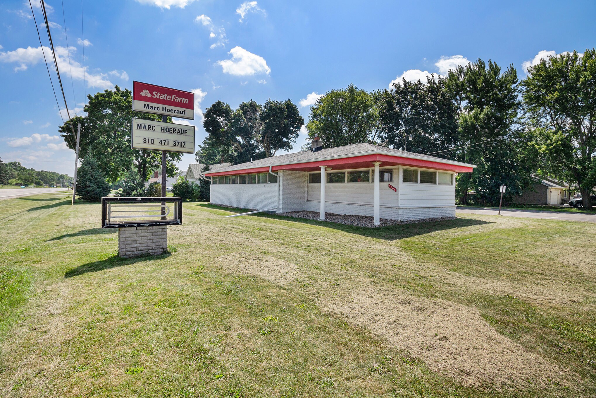 5204 Davison Rd, Burton, MI à vendre Photo principale– Image 1 sur 18
