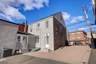 413 Hackensack St, Carlstadt, NJ à louer Photo de l’immeuble– Image 2 sur 12