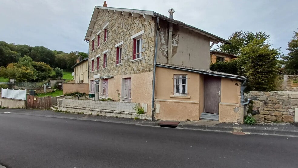 Industriel/Logistique dans Saint-Genès-Champanelle à vendre - Photo de l’immeuble – Image 2 sur 8