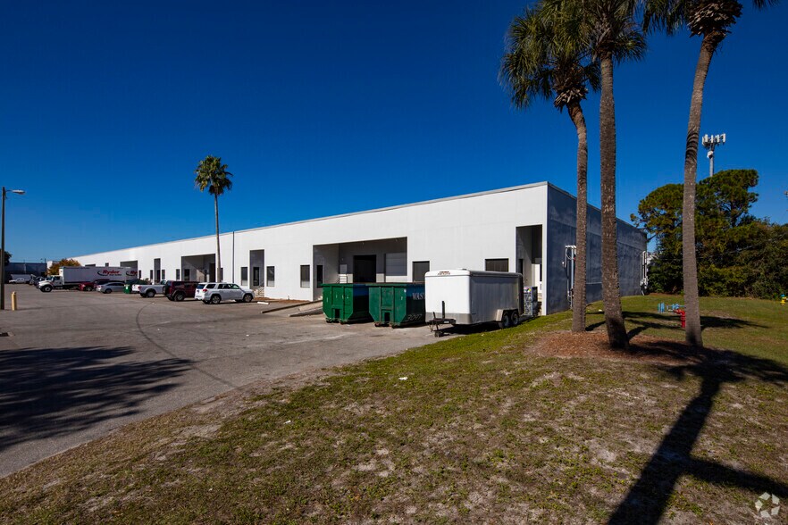 5501-5519 Pioneer Park Blvd, Tampa, FL à louer - Photo de l’immeuble – Image 2 sur 12