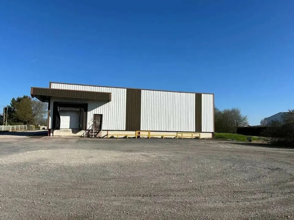 Local d’activités dans Grand Bourgtheroulde à louer Photo de l’immeuble– Image 1 sur 12