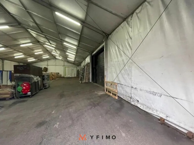 Local d'activités dans Mantes-la-Ville à vendre - Photo intérieure – Image 2 sur 5