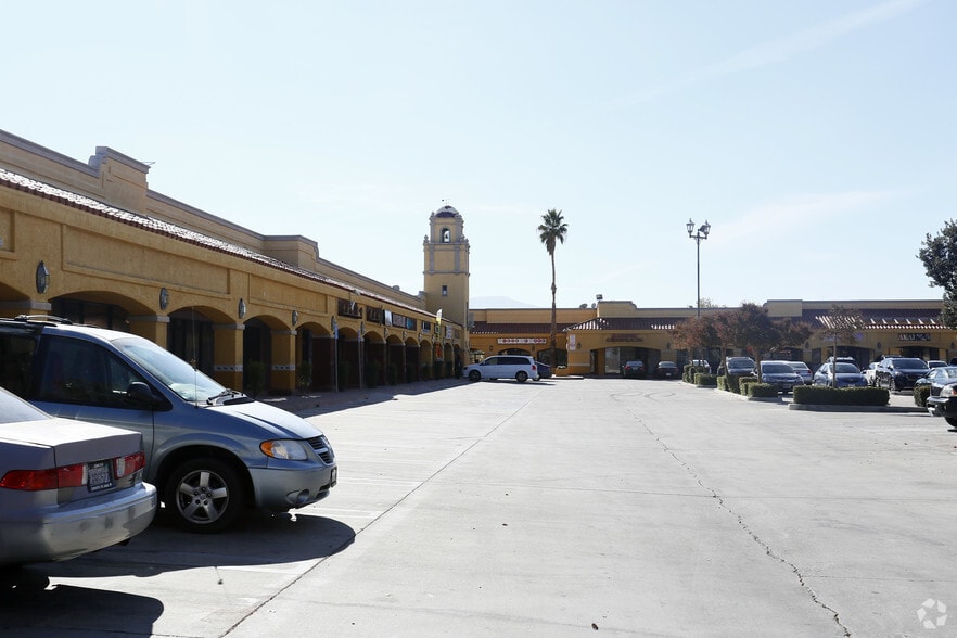 2720-2728 E Palmdale Blvd, Palmdale, CA à louer - Photo principale – Image 1 sur 9