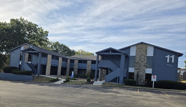 Plus de détails pour 4224 S Hocker Dr, Independence, MO - Bureau à vendre