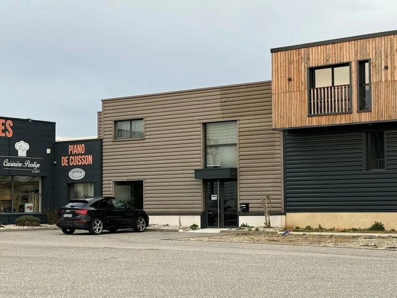 Local commercial dans Saint-Marcel-lès-Valence à louer - Photo de l’immeuble – Image 2 sur 5