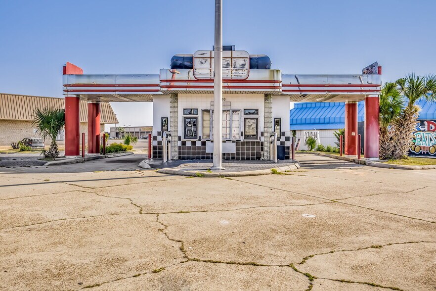 3200 N Pace Blvd, Pensacola, FL à vendre - Photo de l’immeuble – Image 2 sur 13