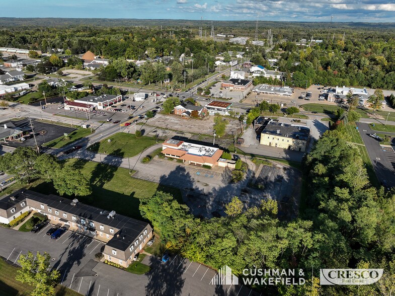 8745-8763 Mayfield Rd, Chesterland, OH à louer - Photo de l’immeuble – Image 3 sur 8