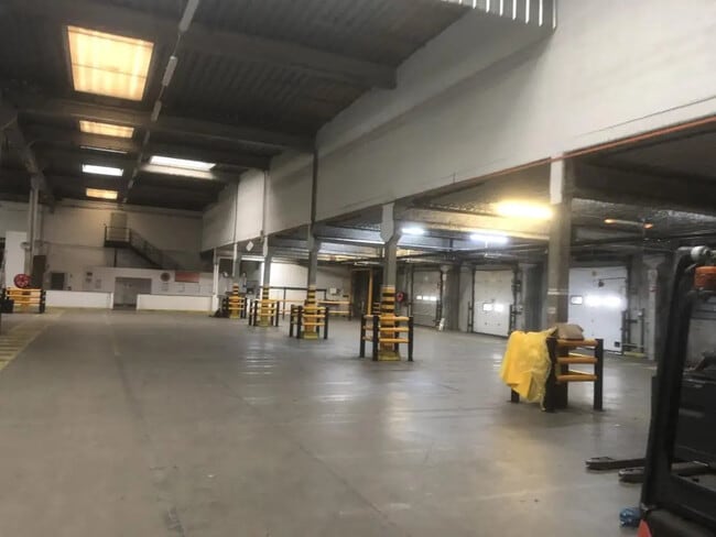 Plus de détails pour Bureau, Industriel/Logistique à louer