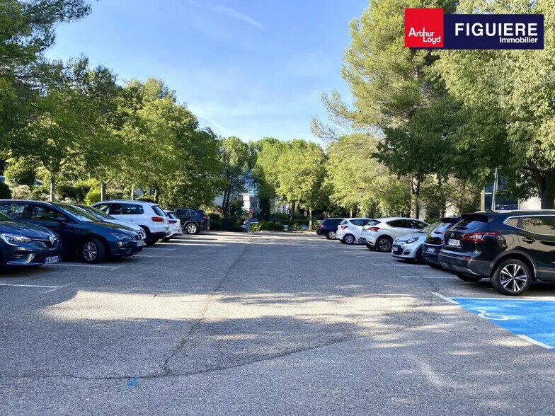 350 Avenue Jean-René Guillibert Gautier De La Lauzière, Aix-en-Provence à louer - Photo de l’immeuble – Image 2 sur 13