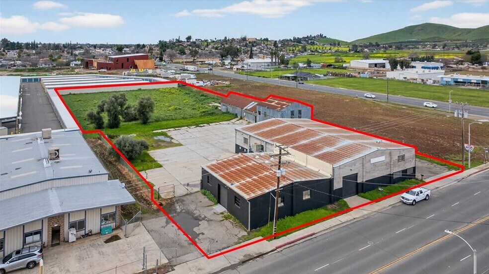 749 N Plano St, Porterville, CA à louer - Photo de l’immeuble – Image 2 sur 36